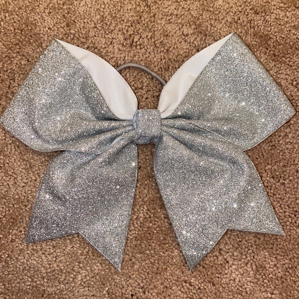 Cheer bow